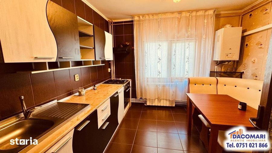 Apartament cu 2 camere decomandat în Micro 20