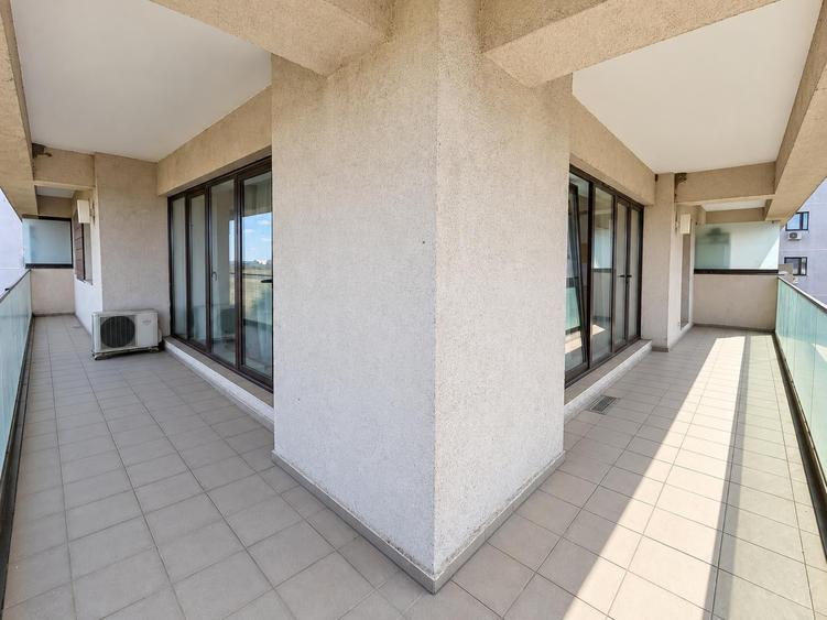 Apartament cu 3 camere semidecomandat, mobilat în Pipera