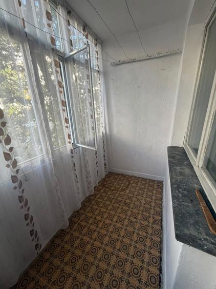 Apartament cu 3 camere semidecomandat în Narcisa