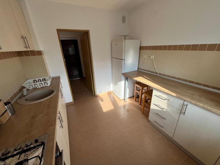 Apartament cu 2 camere semidecomandat în Brâncoveanu