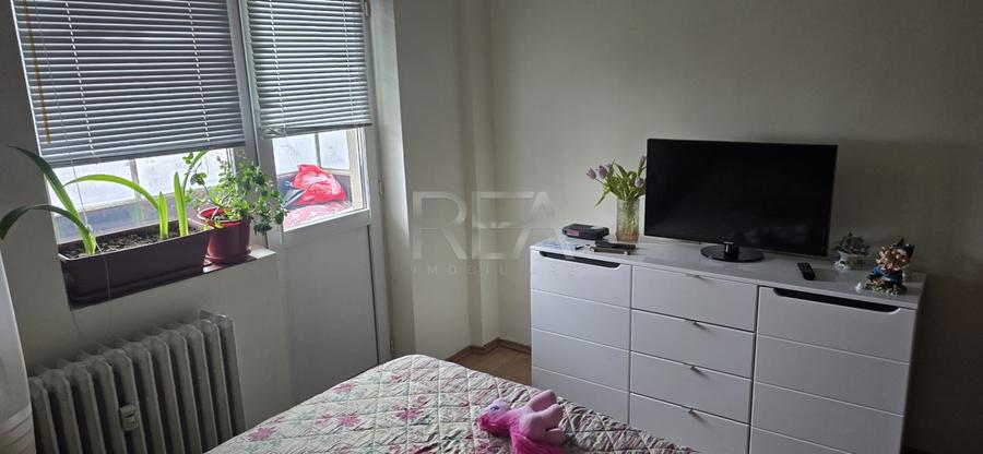 3 camere, et 7/10, 74 mp, bloc 1979-Pacii, Str Barsanesti - 1