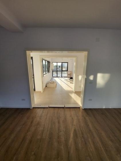 Duplex cu 4 camere cu Garaj în Central