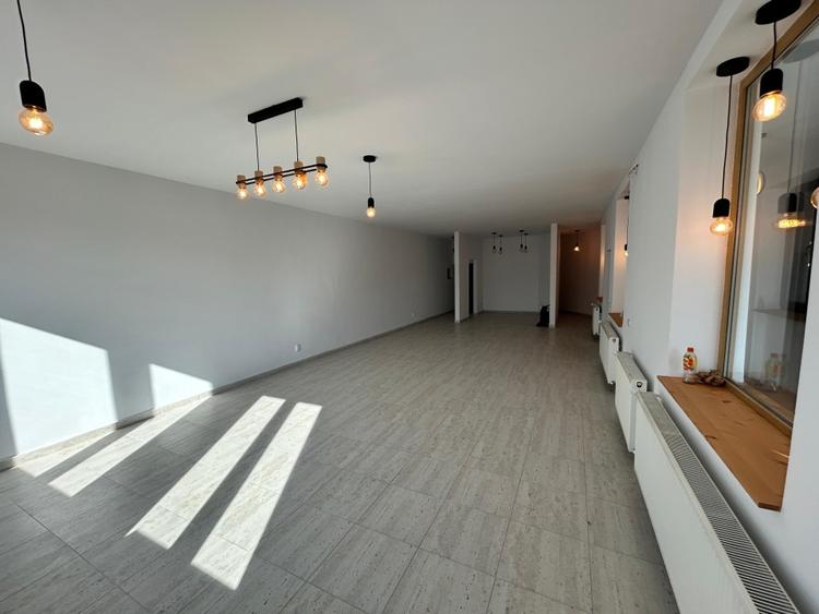 Spațiu comercial, de 310 mp, în Florești
