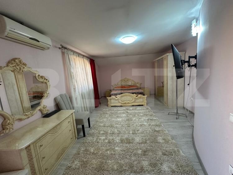 Casă individuală cu 7 camere cu Canalizare în Cetate