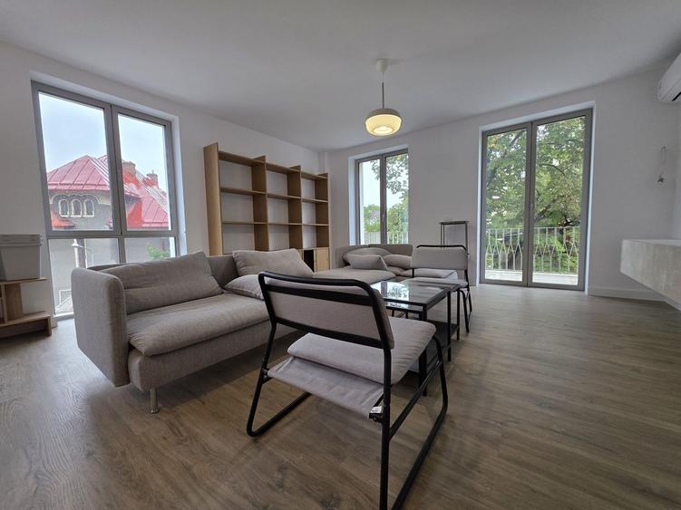 Apartament cu 3 camere în P-ța Universității