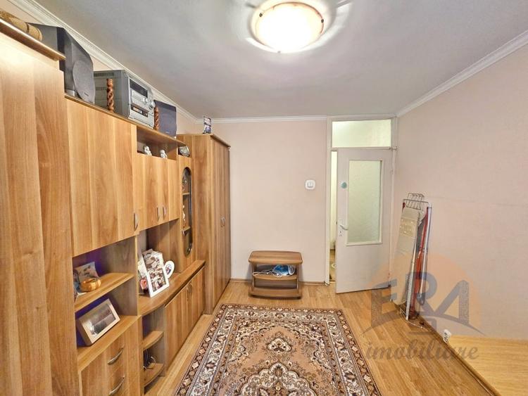 Apartament cu 3 camere decomandat, mobilat în Nufărul