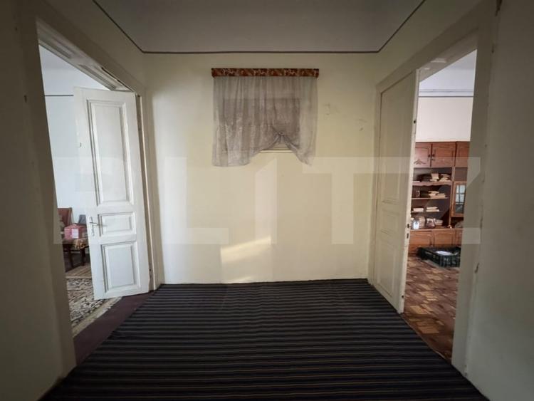 Casă cu 3 camere cu Canalizare în Central