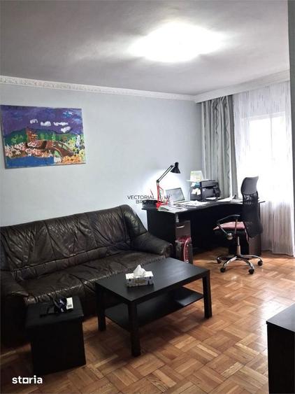 Apartament cu 3 camere decomandat în Moșilor