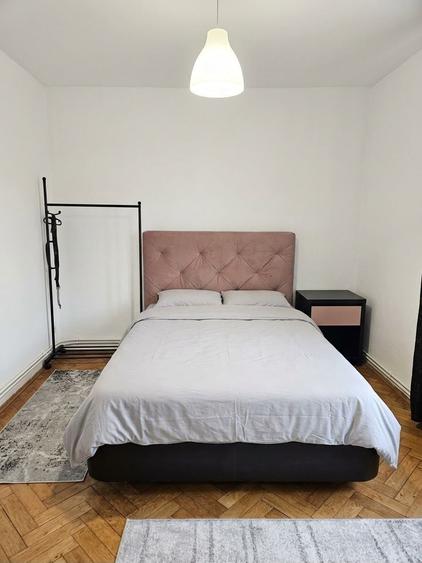 Apartament cu 3 camere semidecomandat în Central