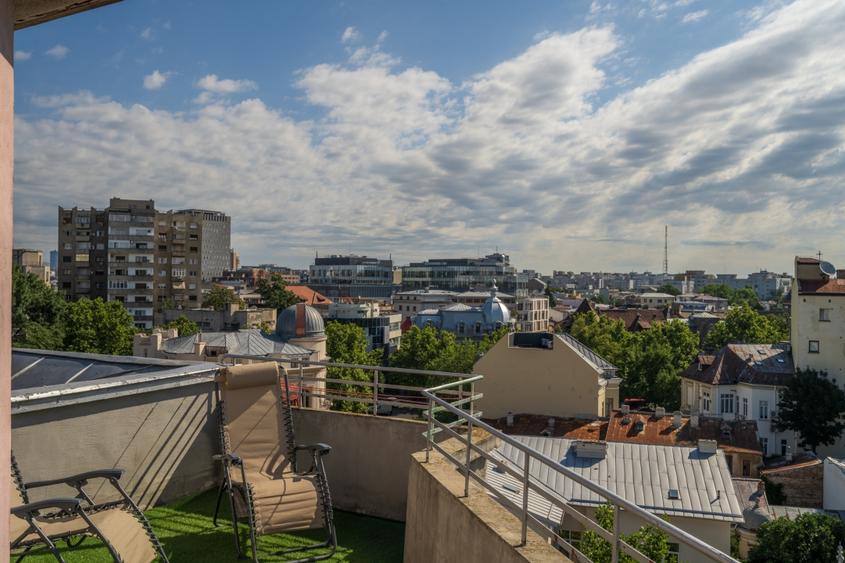 Apartament cu 2 camere semidecomandat, mobilat în P-ța Romană