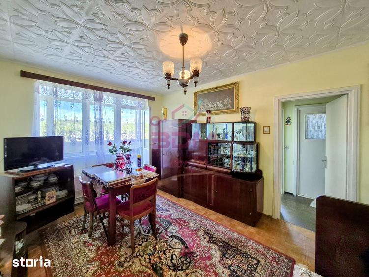 Apartament cu 3 camere semidecomandat în Micro 1