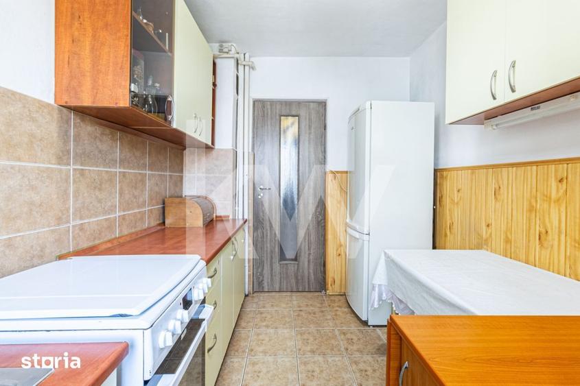 Apartament cu 3 camere semidecomandat în Astra
