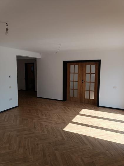 Casă cu 4 camere în Tărlungeni
