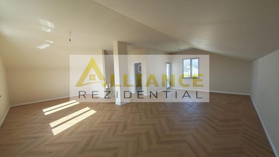 Casă individuală cu 4 camere cu Canalizare în Berceni