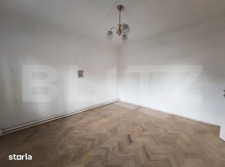 Casă cu 4 camere cu Teren 1100 Mp în Central