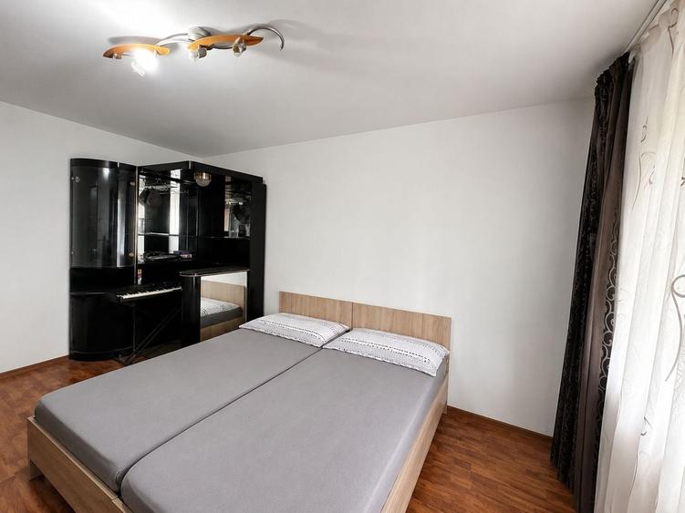Apartament cu 3 camere decomandat, mobilat în Tractorul