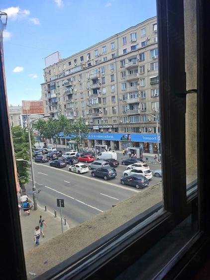 Apartament cu 4 camere semidecomandat în Magheru