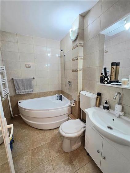 Apartament cu 3 camere semidecomandat, mobilat în Inel II