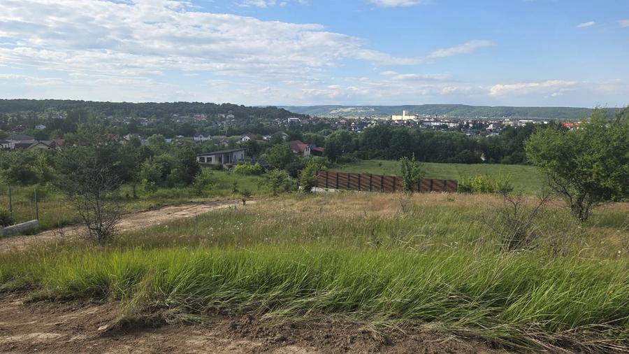 Teren Construcții intravilan de 1947 mp, în Uiasca