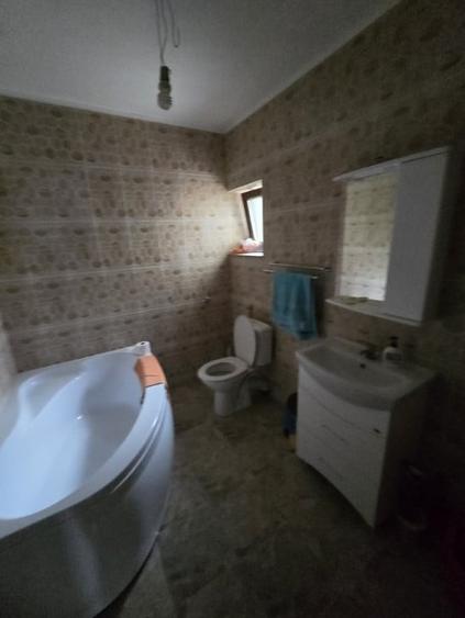 Casă individuală cu 8 camere cu Teren 961 Mp în Fântânele (Hemeiuș)