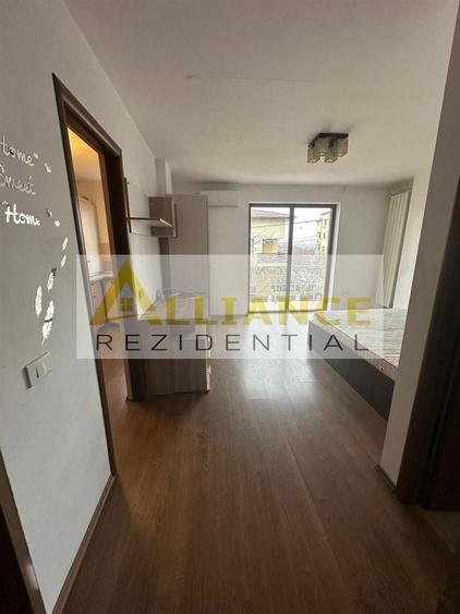 Garsonieră decomandată în Central