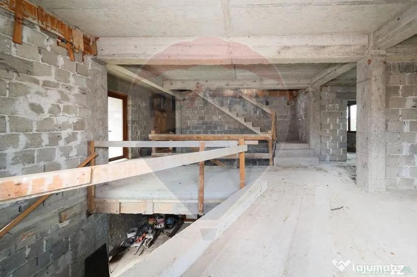 Casă cu 7 camere cu Teren 470 Mp în Gemenii