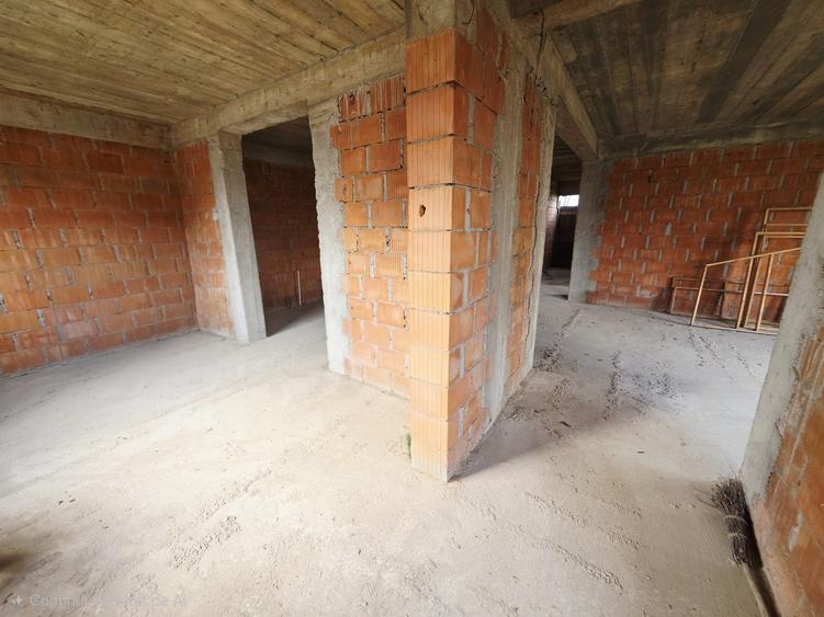 Casă individuală cu 5 camere cu Teren 450 Mp în Cocoșești