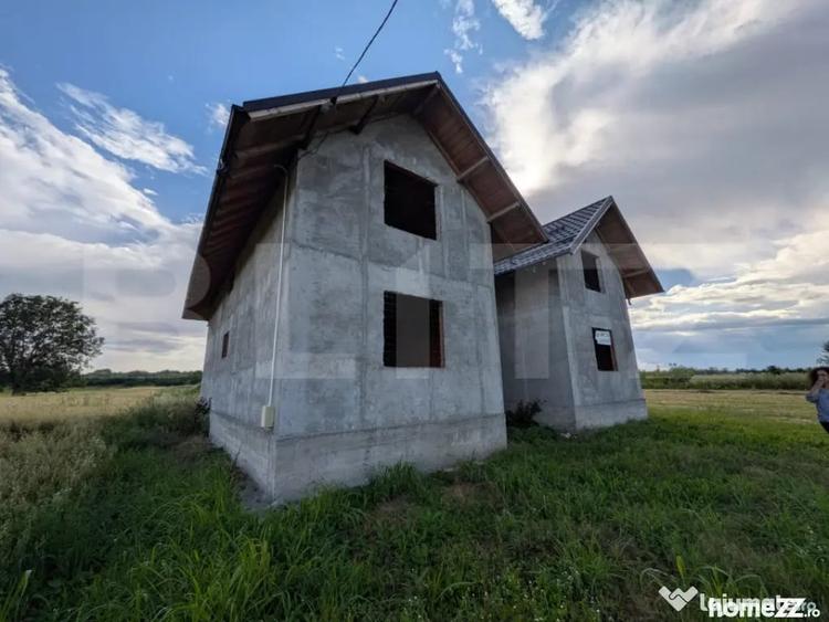 Casă cu 7 camere cu Teren 7500 Mp în Central