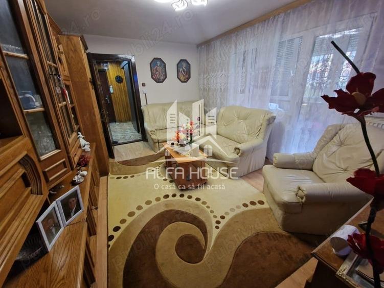 Apartament cu 3 camere semidecomandat în Govândari