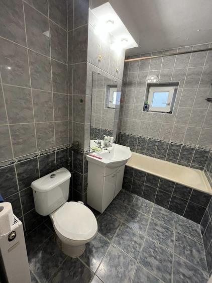 Apartament cu 3 camere decomandat, mobilat în Central