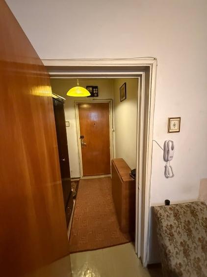 Apartament cu 2 camere semidecomandat în Berceni