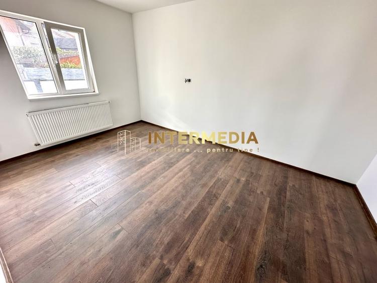 Casă individuală cu 11 camere cu Canalizare în Tolstoi