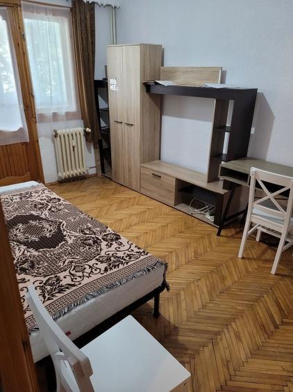 Apartament cu 3 camere semidecomandat în Șcheia