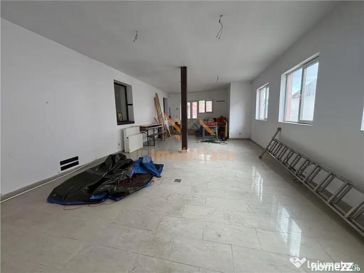 Spațiu comercial, de 320 mp, în Groși
