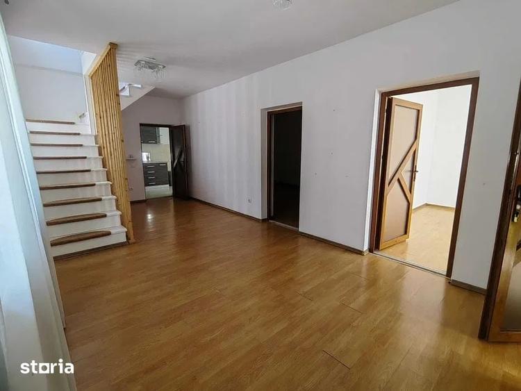 Casă cu 5 camere decomandat cu Teren 400 Mp în Mioriței