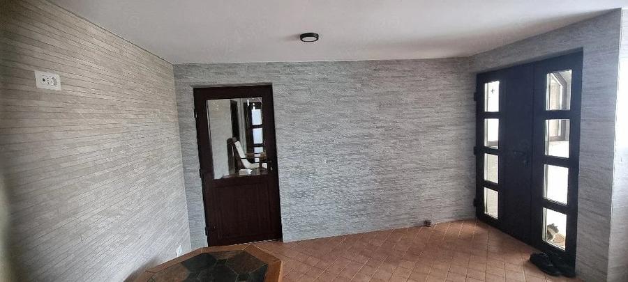 Casă cu 5 camere cu Teren 3000 Mp în Mitocu Dragomirnei