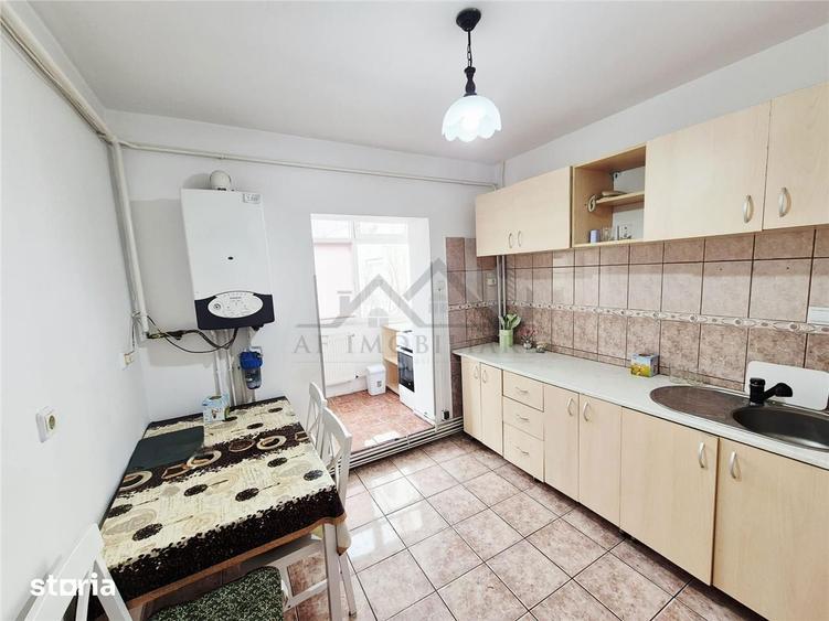Apartament cu 3 camere decomandat în Nicolina