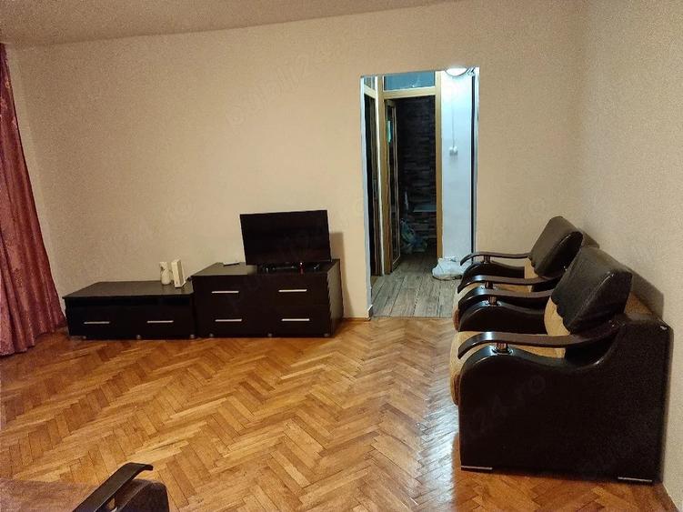 inchiriez apartament zona malu rosu direct proprietar - 10