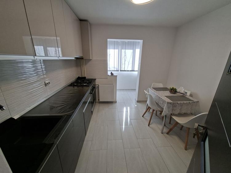 Apartament cu 2 camere decomandat în Runcu