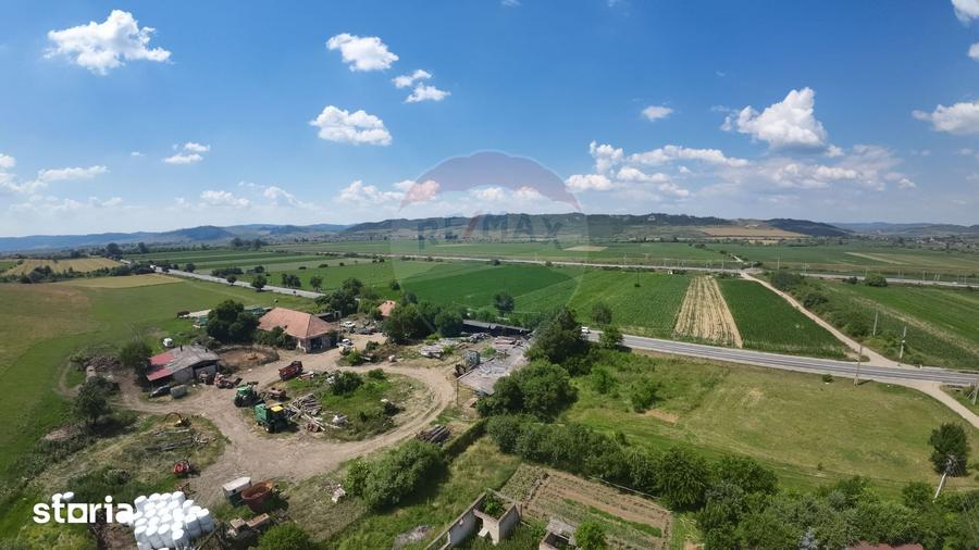 Teren de 22942 mp, în Vânători