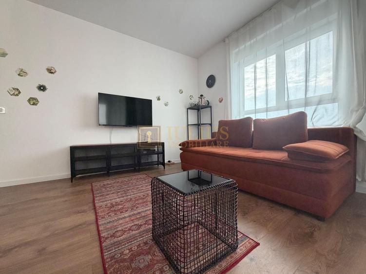 Apartament cu 2 camere semidecomandat, mobilat în Central