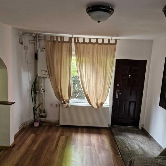 Apartament cu 3 camere semidecomandat în Central