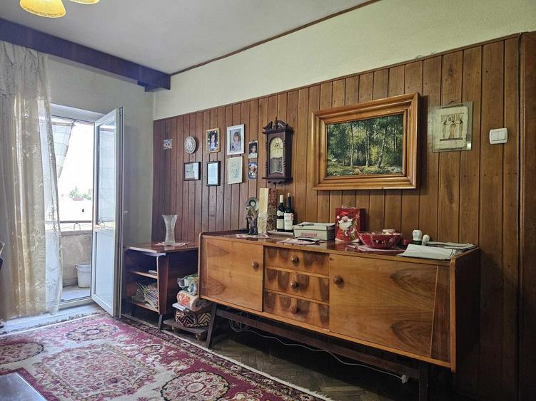 Apartament cu 4 camere decomandat, mobilat în Ultracentral
