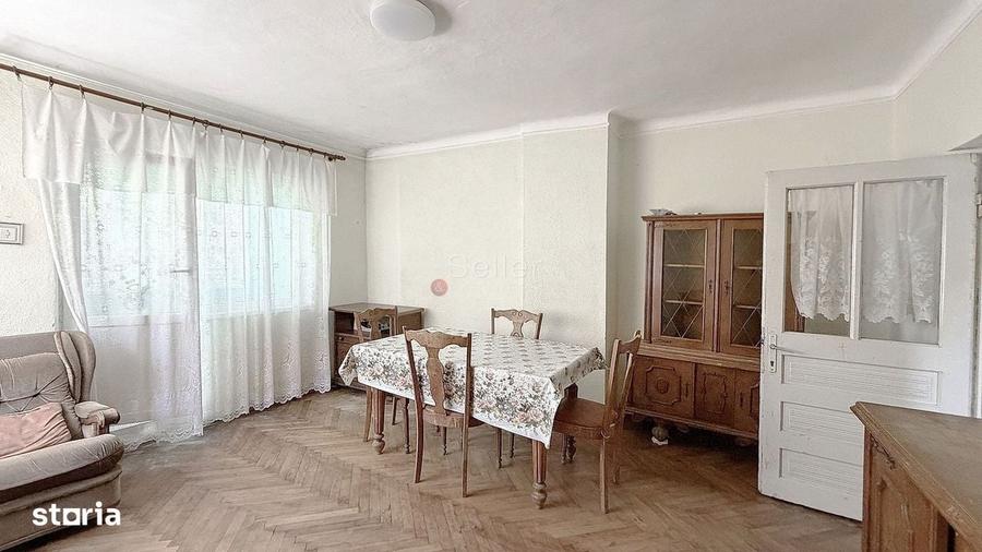 Casă cu 4 camere în Noua