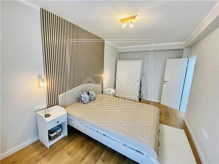 Penthouse cu 3 camere semidecomandat, mobilat în Exterior Vest