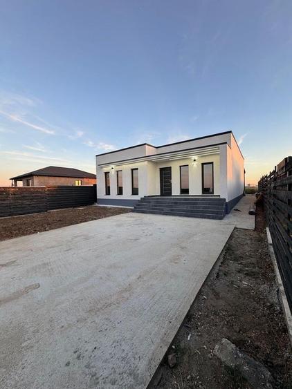 Casă individuală cu 4 camere cu Teren 669 Mp în Pielești