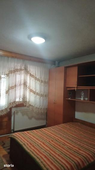 Apartament cu 3 camere decomandat în Craiovița Nouă