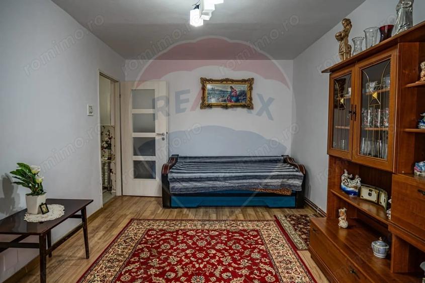 Apartament cu 3 camere decomandat în Sud