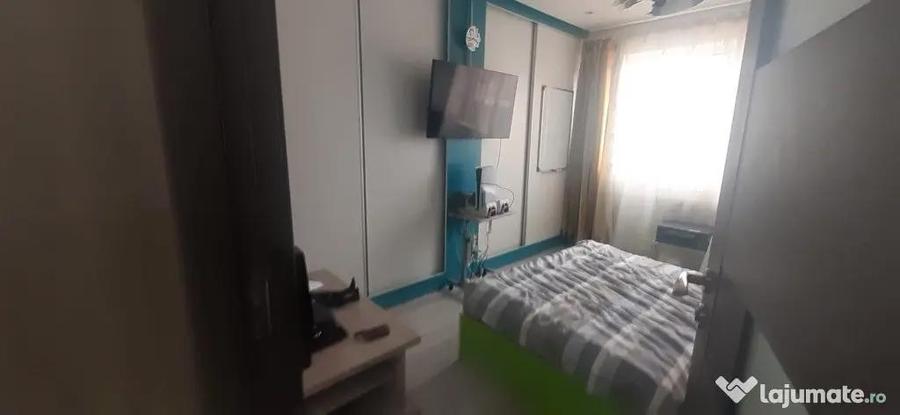 Apartament cu 4 camere decomandat în Central