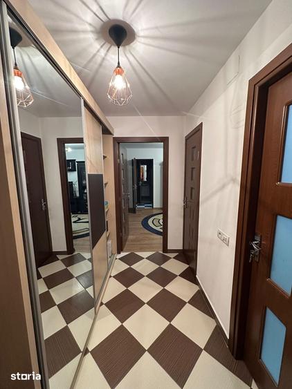 Apartament cu 3 camere semidecomandat în Titan